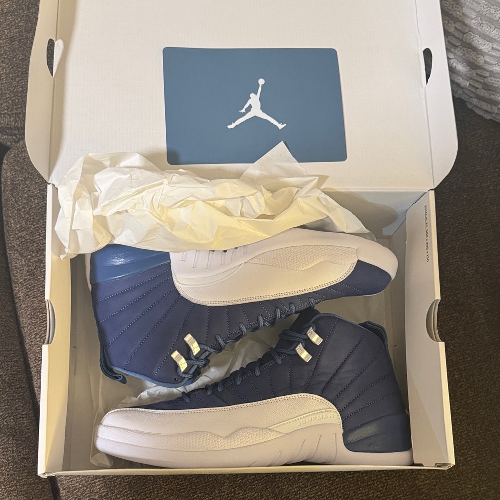 Jordan Sneakers in Navy and White